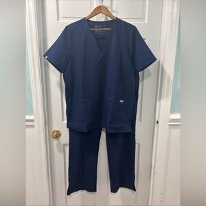 FIGS Women’s Technical Collection Navy Scrub Set Size XL Casma Top Kade Pants